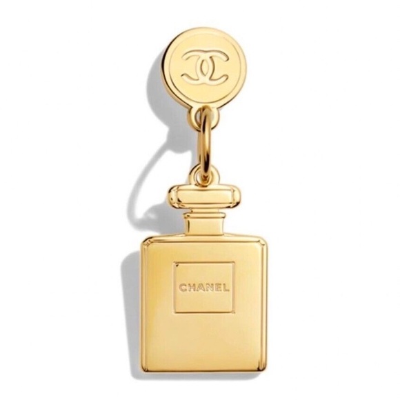 CHANEL Holiday Limited Edition Novelty N°5 Perfume Bottle Charm - Picture 1 of 4